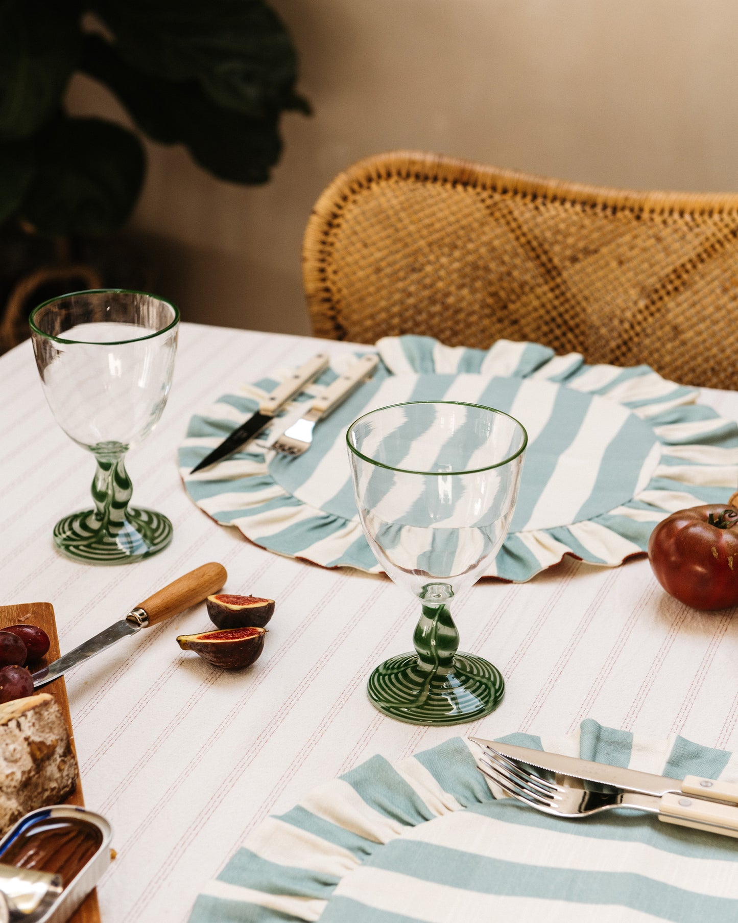 Wobbly_Stripe_Linen_Placemat_Balu_London_Lifestyle