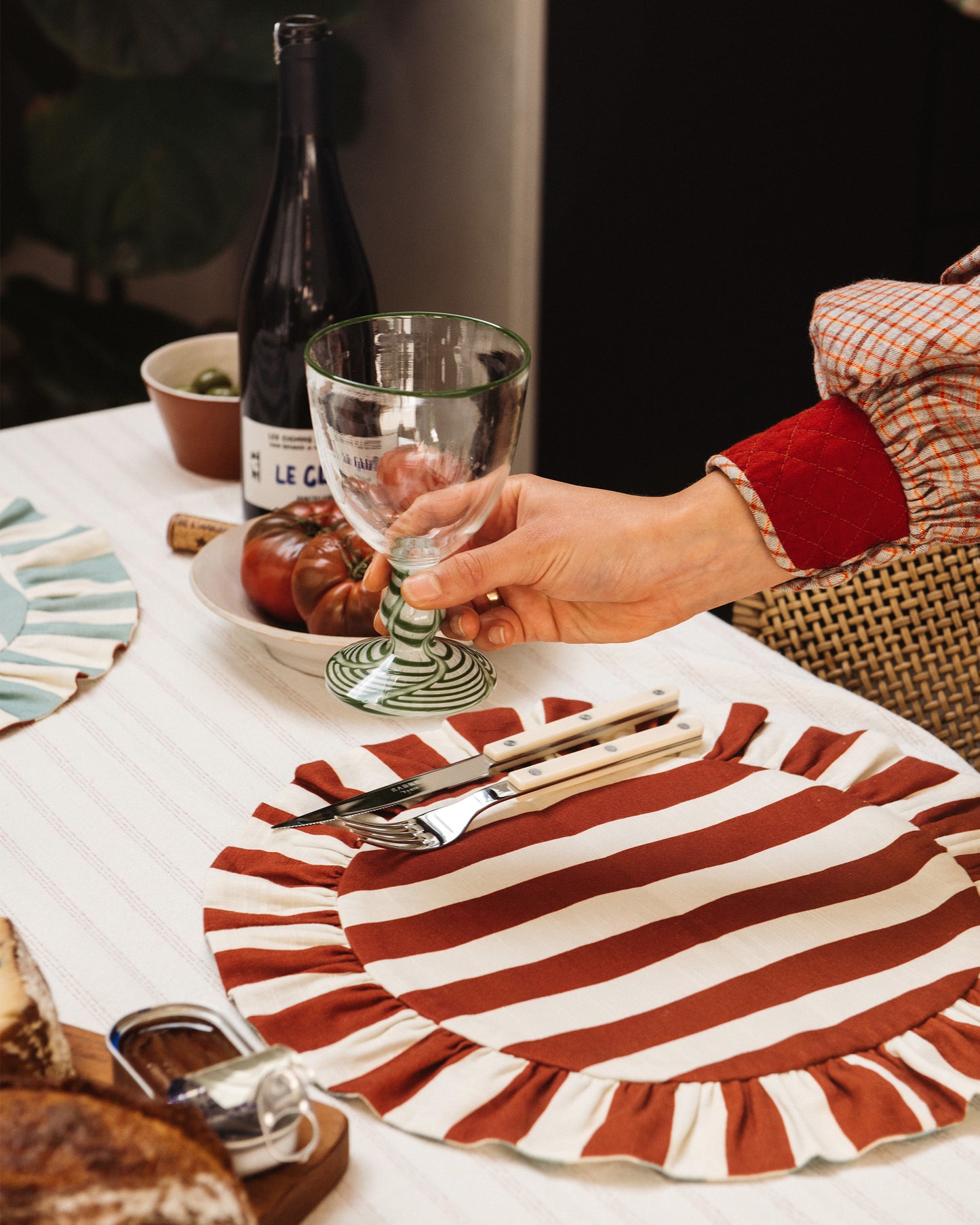 Wobbly_Stripe_Linen_Placemat_Balu_London_Lifestyle_1